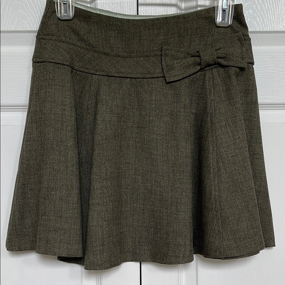 Elegant Green Herringbone Skirt with Bow Detail